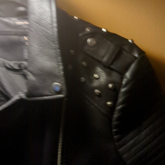 Leather jacket - Picture 2 of 7